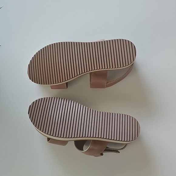 NWOT Nisolo Almond Sandals with Cushioned Footbed and Slingback Go To Flatform - Picture 9 of 10